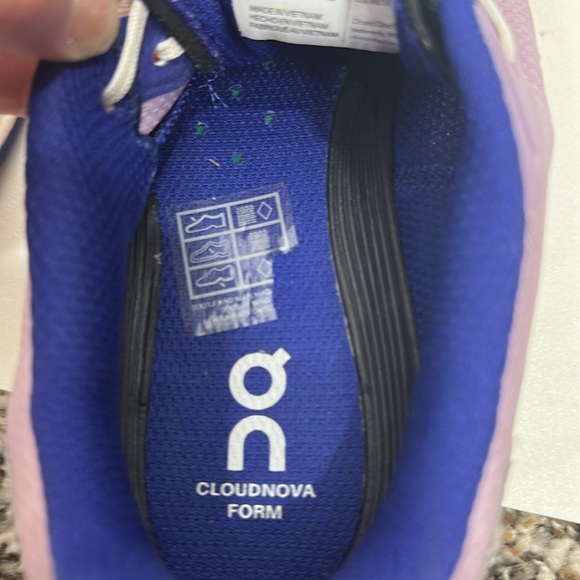 On  Running Cloudtec Purple and White Running Shoes size 7 - Picture 13 of 13